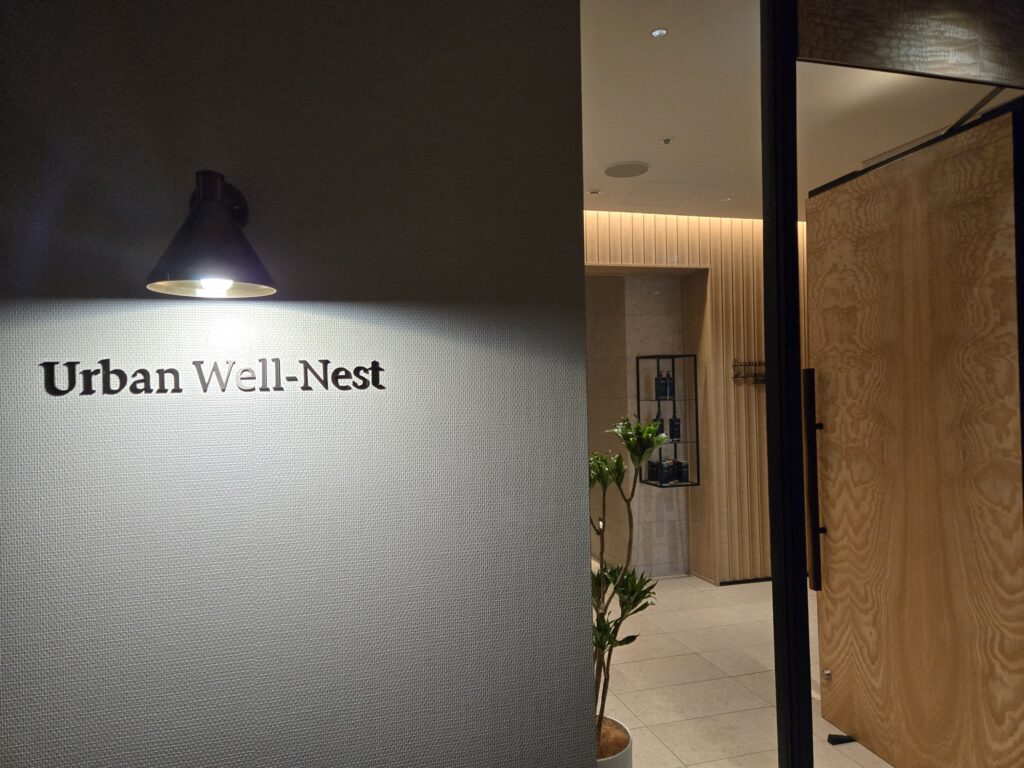 TIAD 6FのUrban Well-Nestのサイン