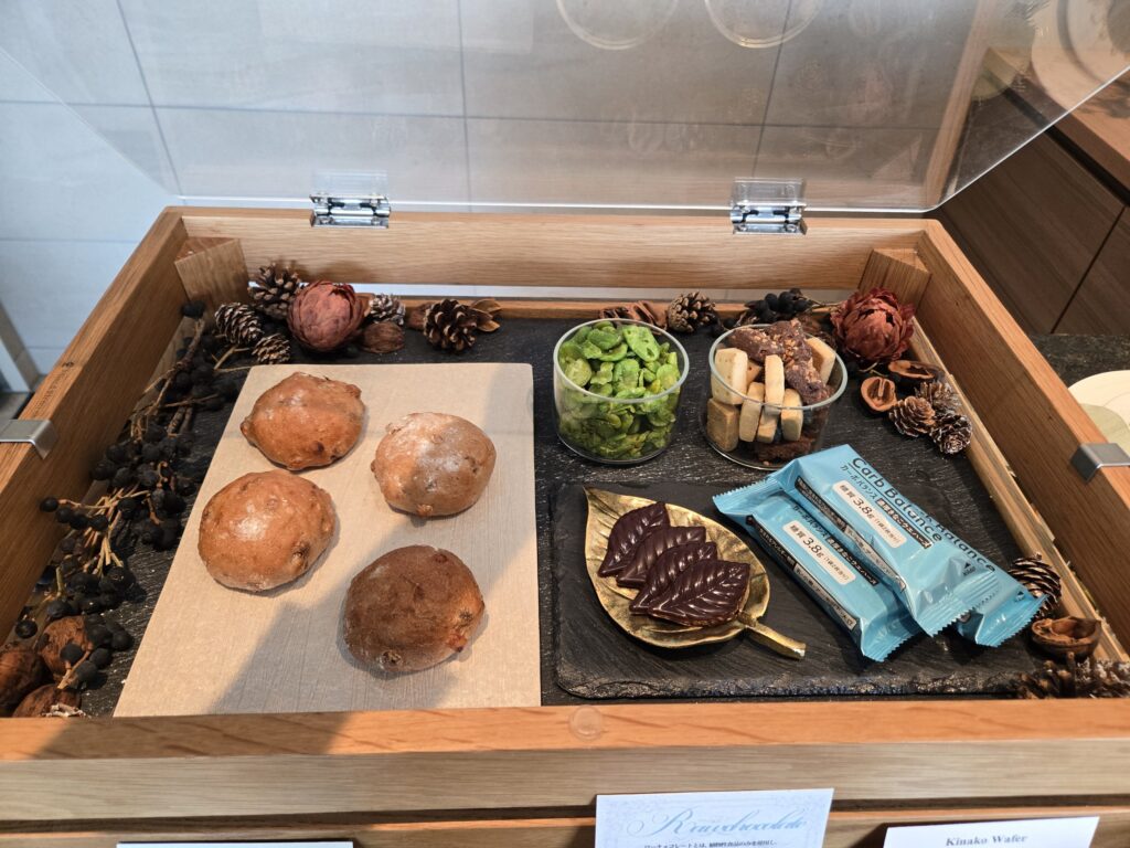 TIADのウェルネスラウンジの軽食(翌日の昼前)