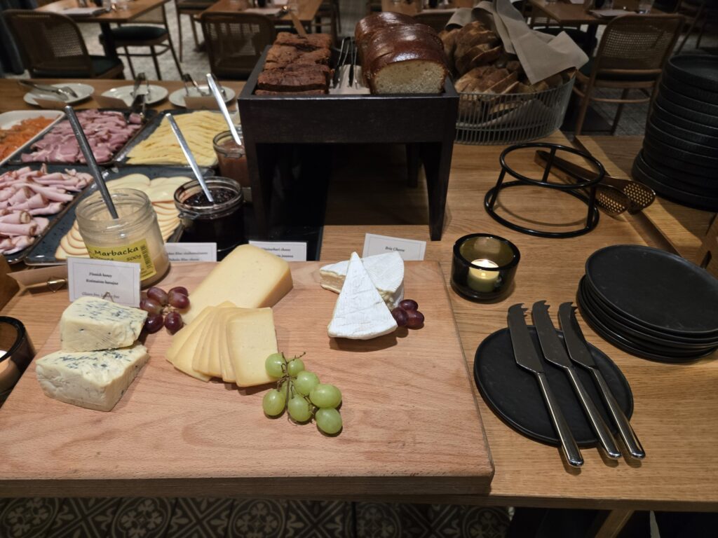 ホテル・セントジョージ,ヘルシンキの朝食のチーズボード