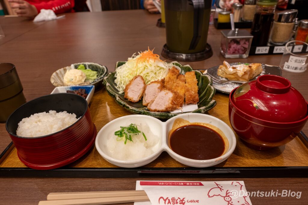 TIAD近くの矢場とんの定食