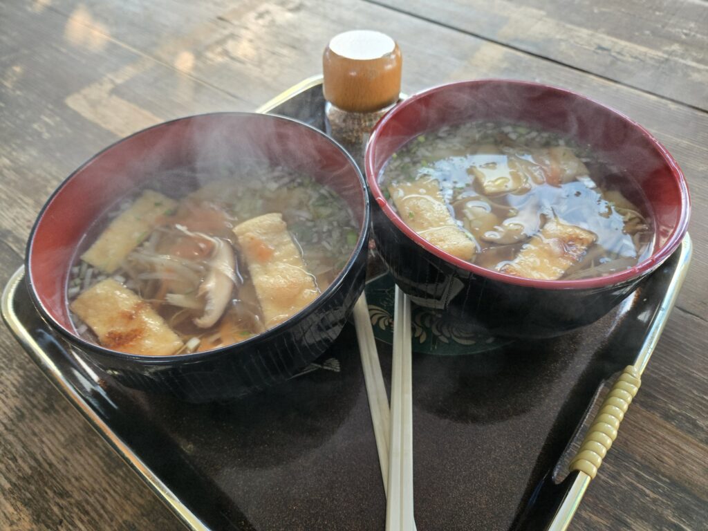 盛岡神子田朝市『木偶の坊』のひっつみ