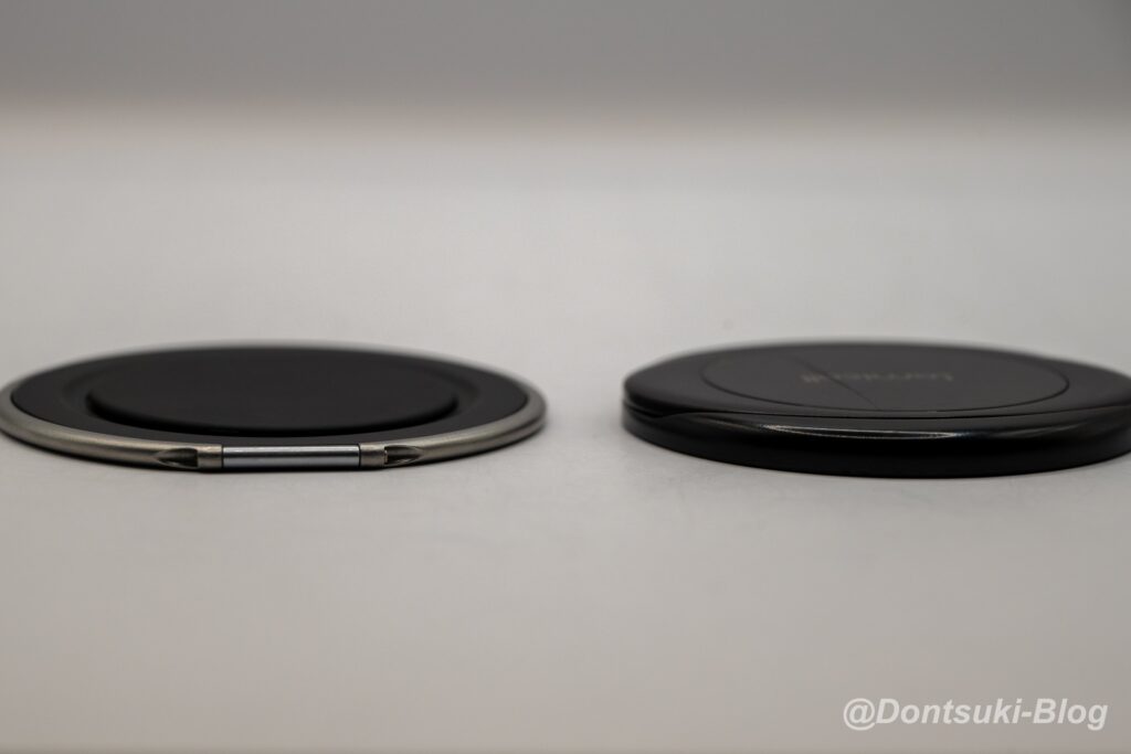 PopSockets Low-Pro Grip & StandとLamicallを真横から比べた様子