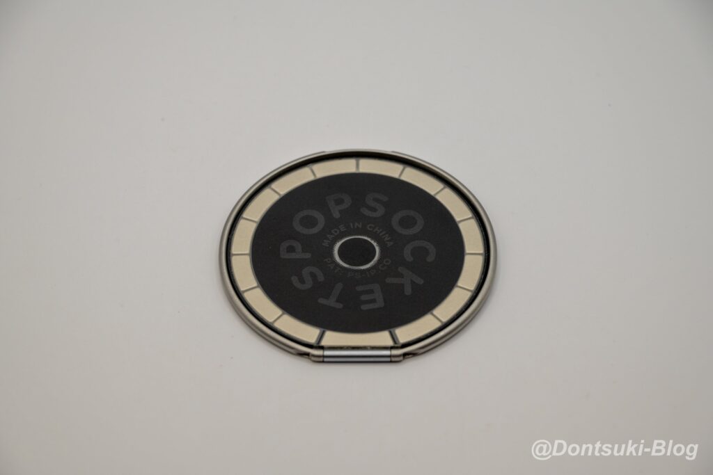 PopSockets Low-Pro Grip & Stand(MagSafe対応)の背面(磁石側)