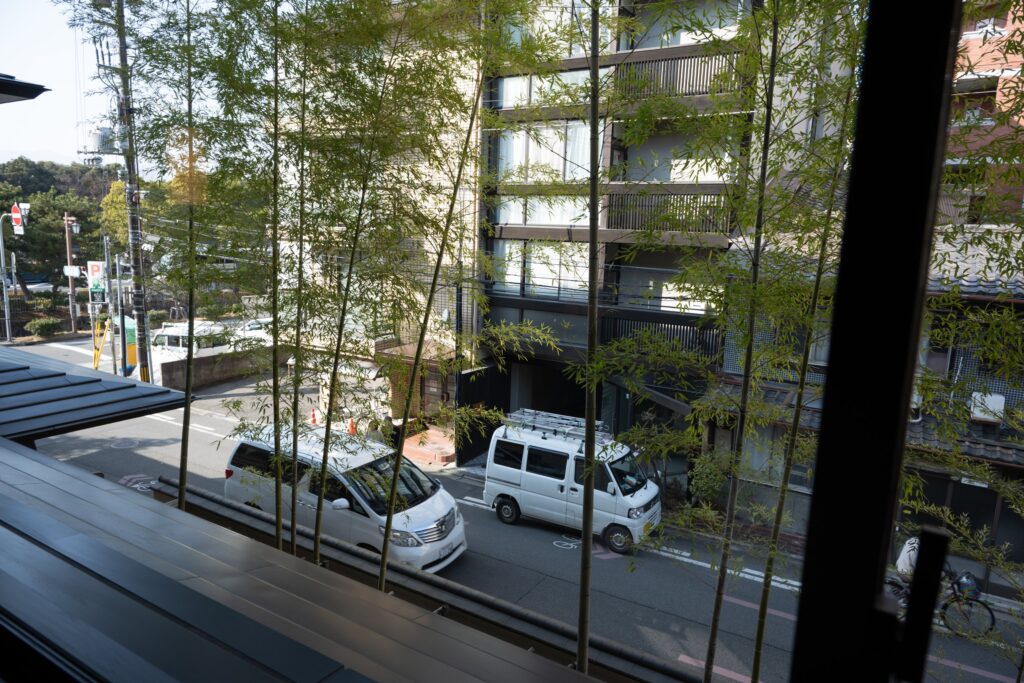 ホテルザ三井京都のデラックスルームから見下ろした道路