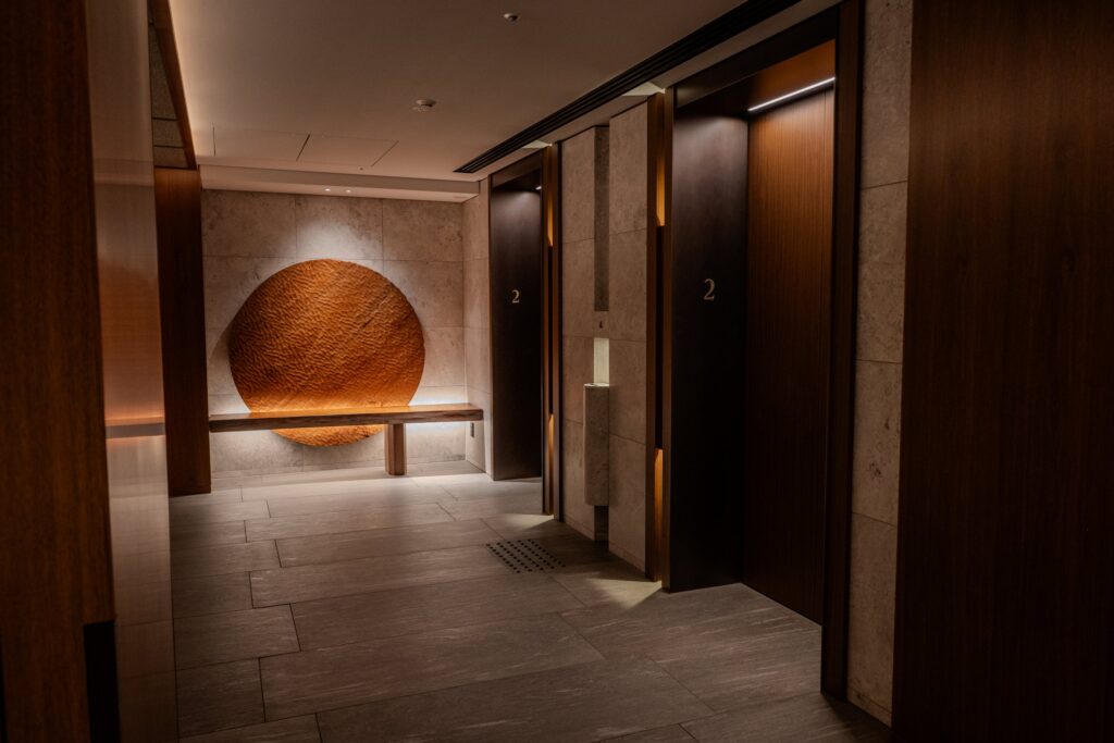 ホテルザ三井京都の客室フロアのエレベーターホール