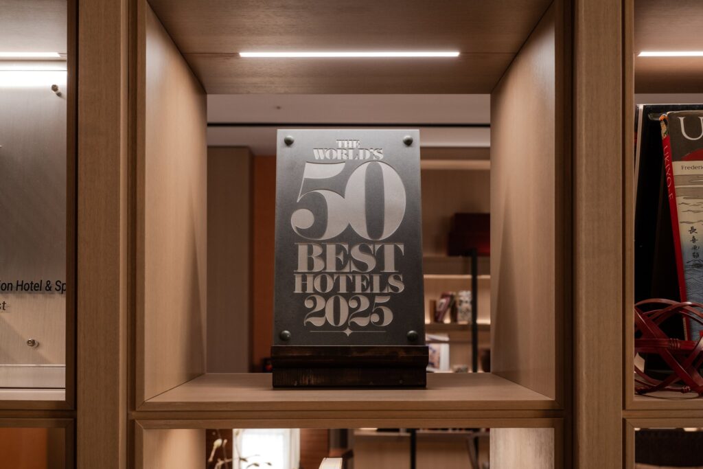 ホテルザ三井京都のThe World's 50 Best Hotels 2025のトロフィー
