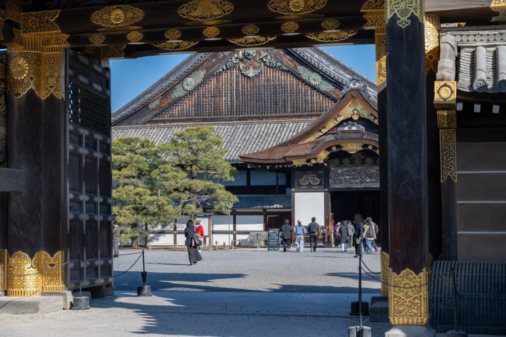 二条城の唐門と二の丸御殿
