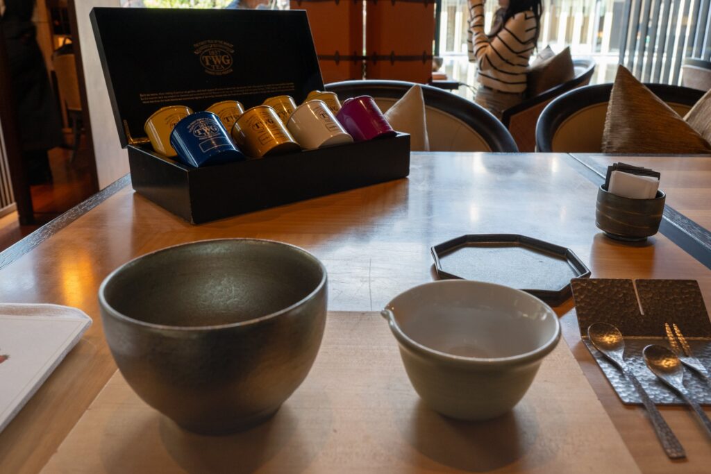 ホテルザ三井京都のアフタヌーンティーの抹茶碗とTWGの茶缶